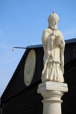 Statue des hl. Urbana vor dem Weingut - Doľany-5