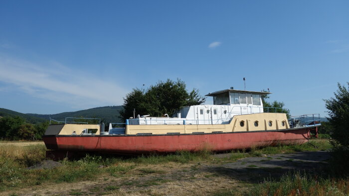 Vanov-Schiff in der Nähe des Dorfes Doľany-4