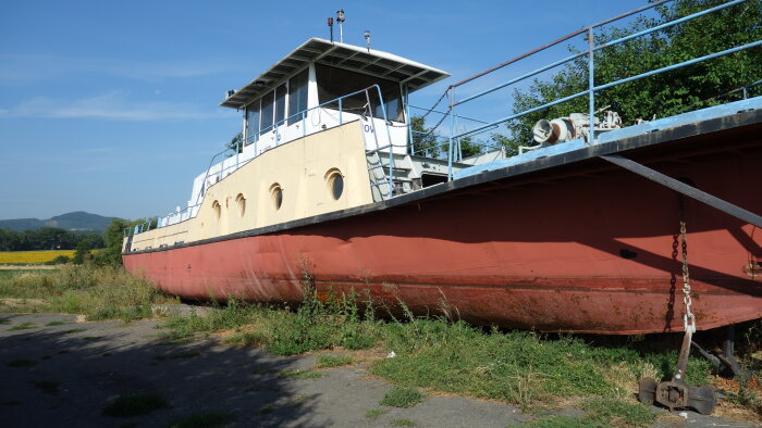 Vanov-Schiff in der Nähe des Dorfes Doľany-2