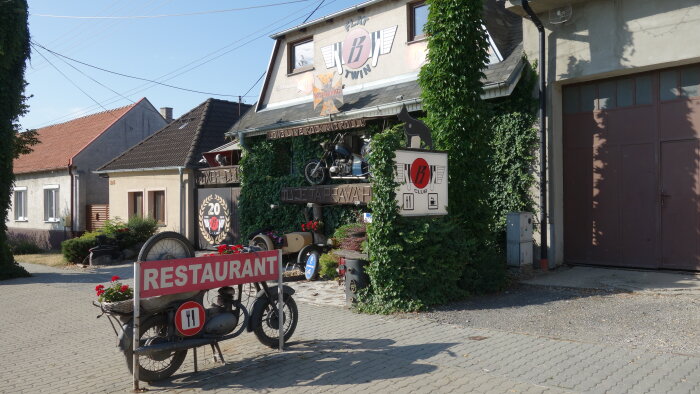 Reštaurácia B-club, Doľany-3