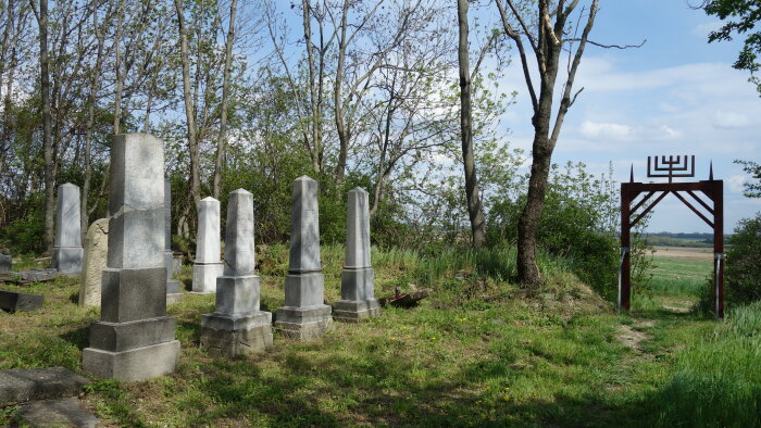 Zsidó temető - új, Častá-1