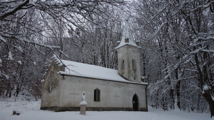 A Palffyok temetkezési kápolnája, a Havas Szűzanya zarándok kápolnája - Častá-1