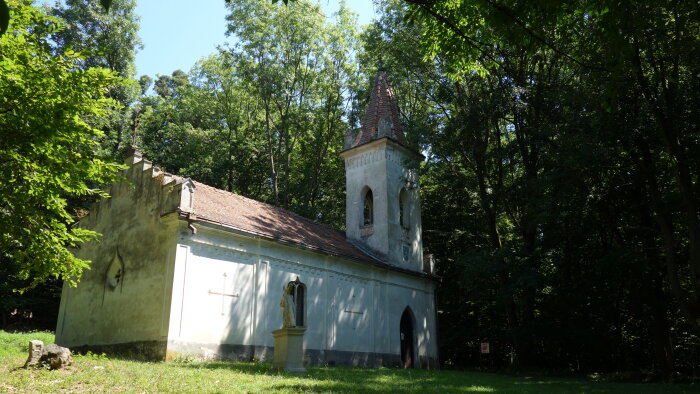 Pohřební kaple Pálffyovci, poutní kaple Panny Marie Sněžné - Častá-5