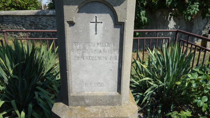 Kreuz am Friedhof - Common-4