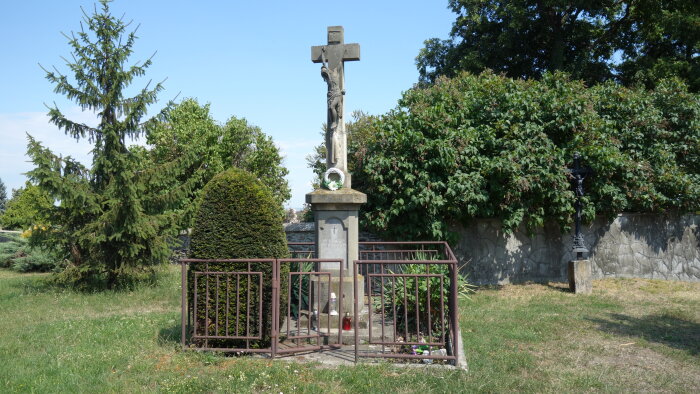 Kríž pri cintoríne - Častá-1