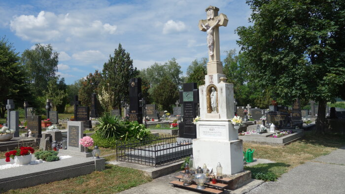 Cross in the cemetery - Dubová-2