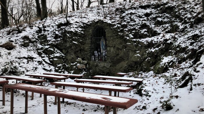 Höhle von Lourdes - Dubová-2