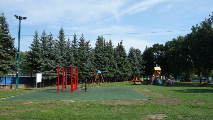Dětské hřiště a street workout při fotbalovém hřišti - Ružindol-3