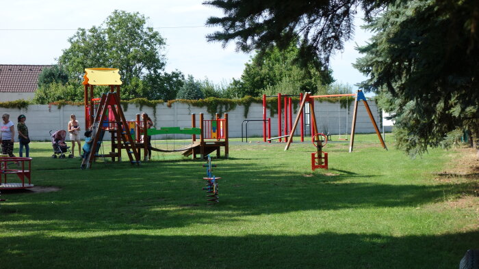 Dětské hřiště a street workout při fotbalovém hřišti - Ružindol-1