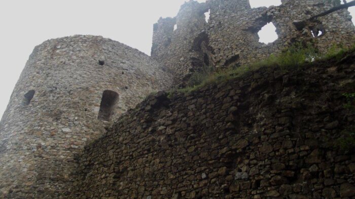 The ruins of the castle Jasnov-3