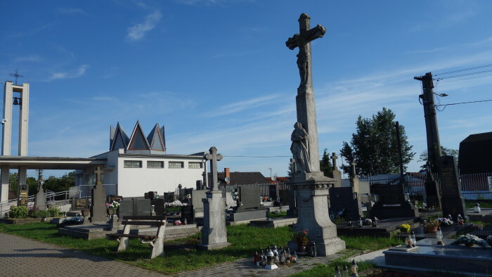 Kříž na hřbitově - Ružindol-1