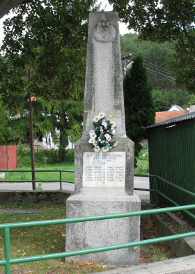 Az első világháborúban elesettek emlékműve Trenčianske Mitice-1