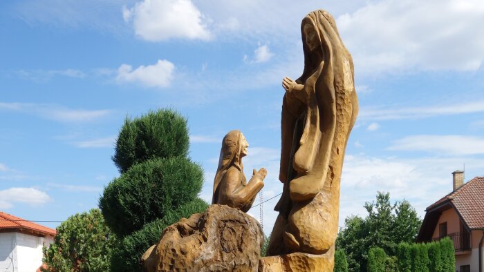 Sousoší Lurdské Panny Marie a svaté Bernadetty - Cífer část Jarní-1