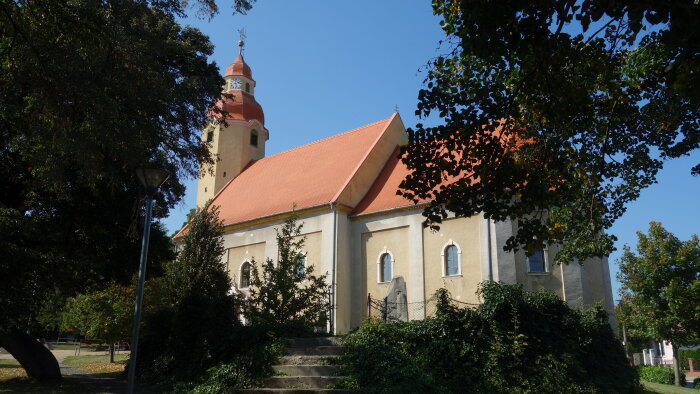 Kostel sv. Martina z Tours - Suchá nad Parnou-1