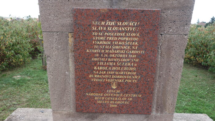 Pomník Viliama Šuleka a Karola Holubyho - Hlohovec časť Šulekovo-2