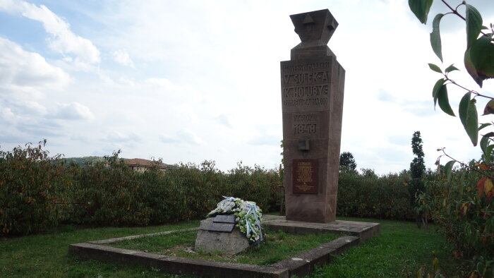 Pomník Viléma Šulek a Karola Holubyho - Hlohovec část Šulekovo-1