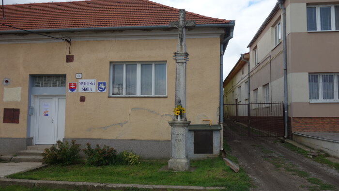 Kő kereszt a faluban - Zvončín-2