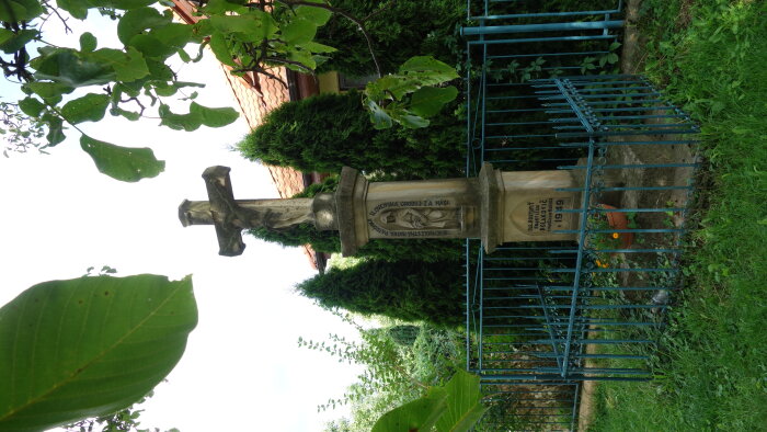 Kreuz im Dorf am Bach - Zvončín-3