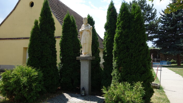 Socha sv. Jána Nepomuckého - Kaplna-2