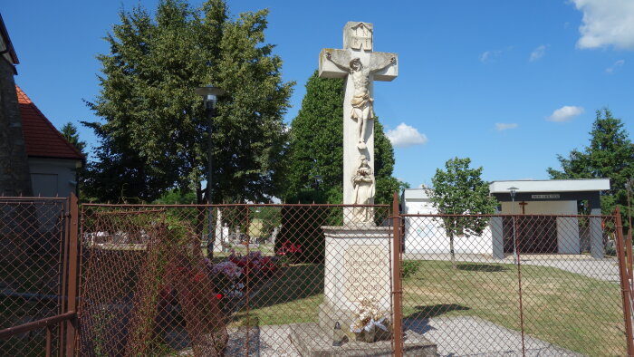 Kamenný kříž u kostela - Vištuk-2