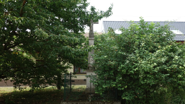 Kreuz im Dorf Richtung Báhoň - Vištuk-1