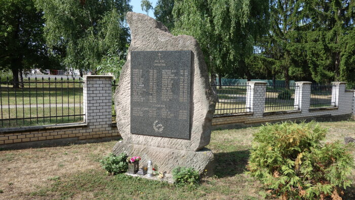 Pomník padlým vojákům - Budmerice-1
