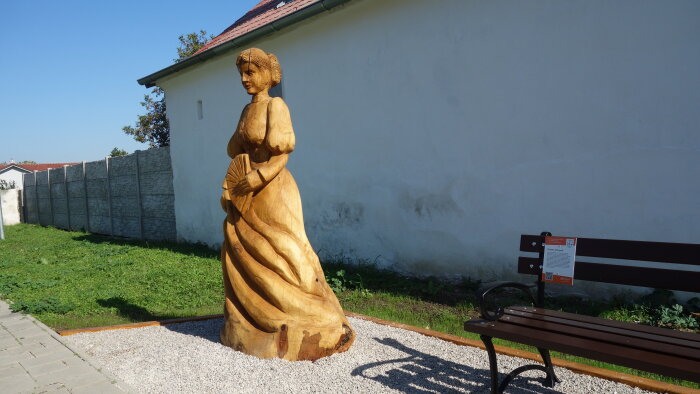 Statue von Charlotte Zichyova - Cifer-1