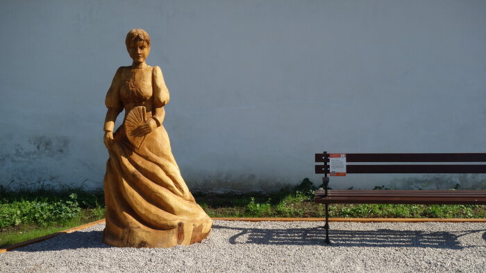 Statue von Charlotte Zichyova - Cifer-2
