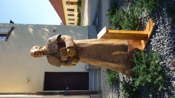 Statue Statue Mons. Ľudovít Pavetitš - Cífer-4