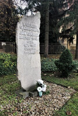 Pamätník Jána Koniareka-3