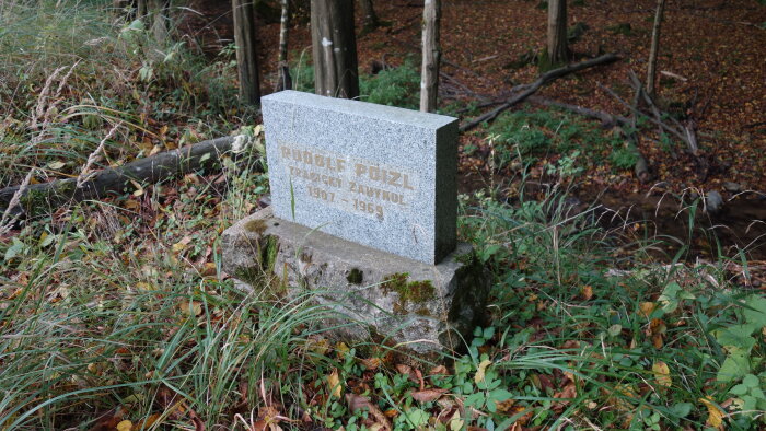 Pamätník Rudolfa Poizla - Dubová-2
