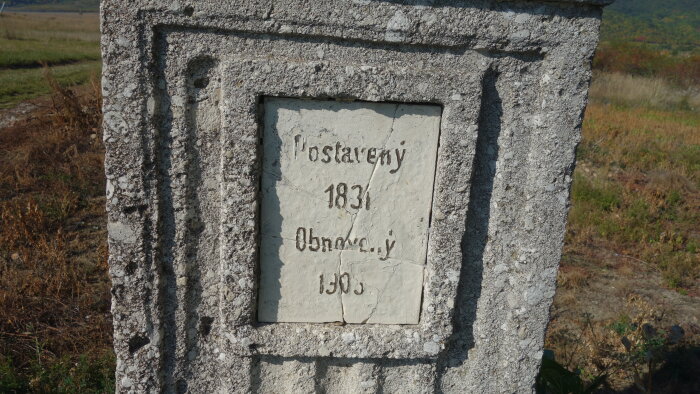 Steinkreuz hinter dem Dorf - Dolné Orešany-2