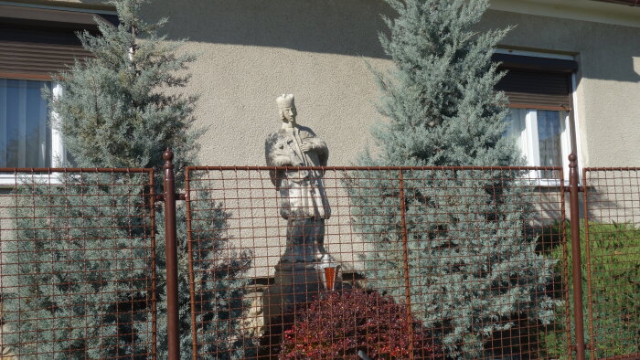 szobor Szent Ján Nepomucký faluban - Horné Orešany-1