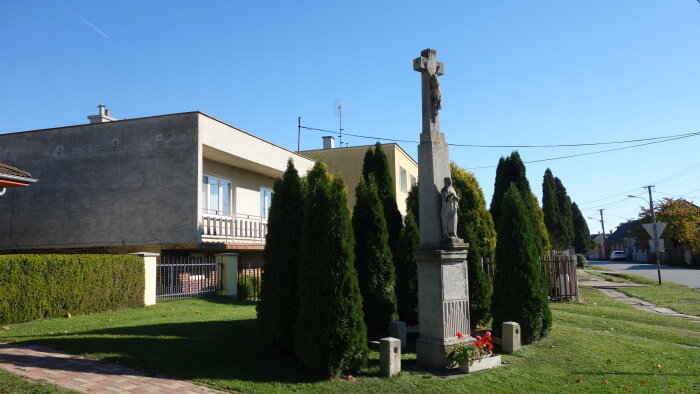 Kříž v obci - Horné Orešany-1