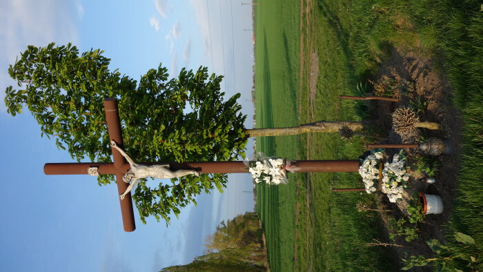 Eisernes Kreuz hinter dem Dorf - Zeleneč-2
