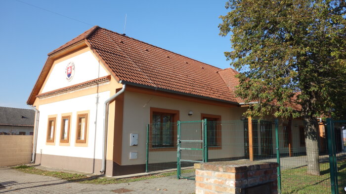 Gemeindehaus, Orlovňa - Pusté Úľany-1