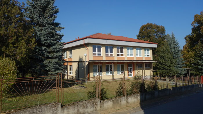 Grundschule mit Kindergarten, Dolná Krupá-3