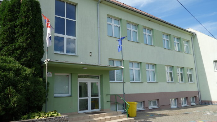 Elementary school with kindergarten Pavel Ušák Oliva - Kátlovce-1