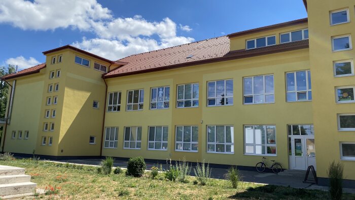 Elementary school with kindergarten - Križovany nad Dudváhom-1