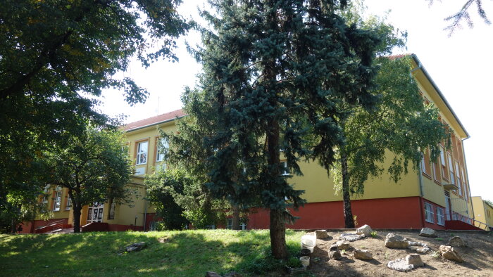 Základná škola s materskou školou, Suchá nad Parnou-4