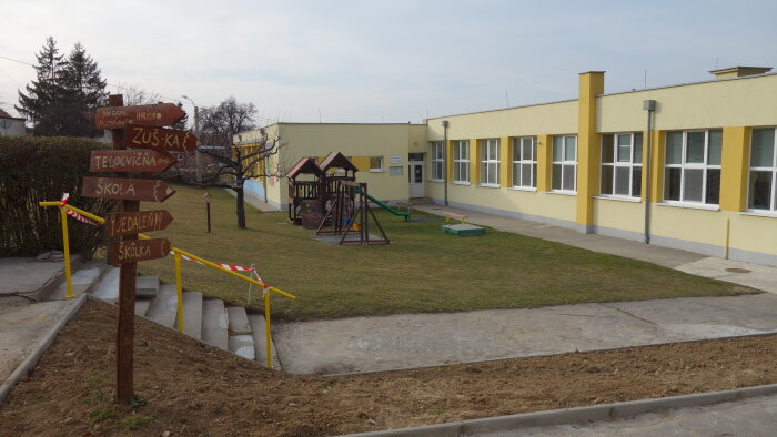 Základná škola s materskou školou - Cerová-1
