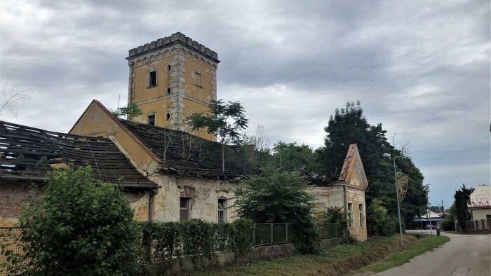 Castle in Sokolovce-1