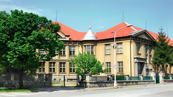 Gymnasium Vojtech Mihalik Sereď-5