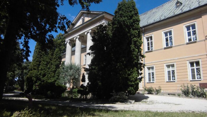 NKP Mansion with a park in Pečeňady-2