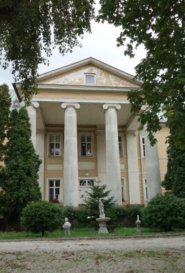 NKP Mansion with a park in Pečeňady-5