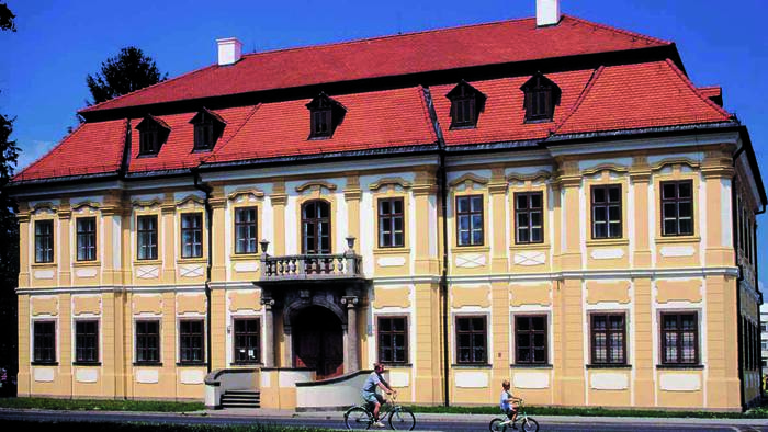 Manor house in Senica-1